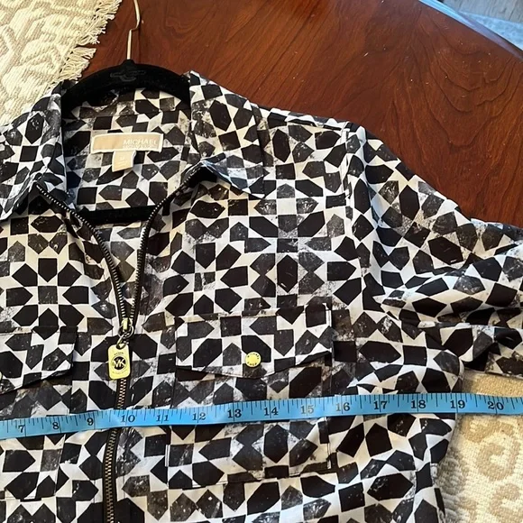Michael Michael Kors Top size Medium in EUC. Gold hardware. Beautiful! - Picture 6 of 9